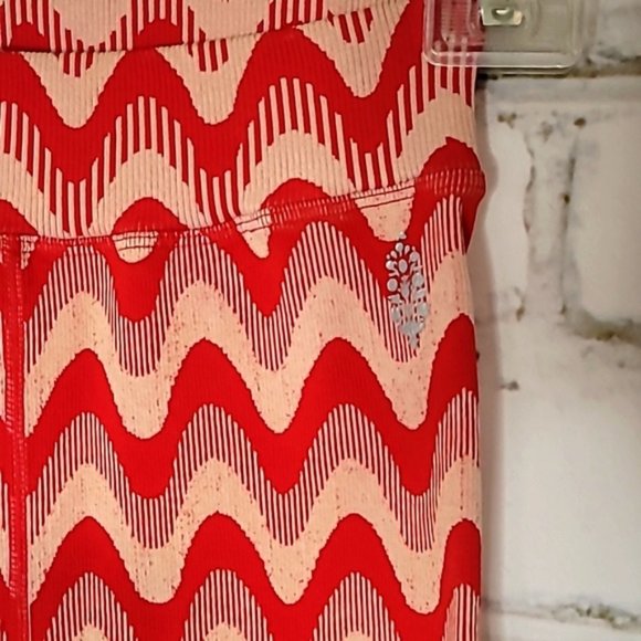 NWOT! Free People FP Movement Red Wave Yoga Leggings Size Extra Small / Small - Picture 4 of 6